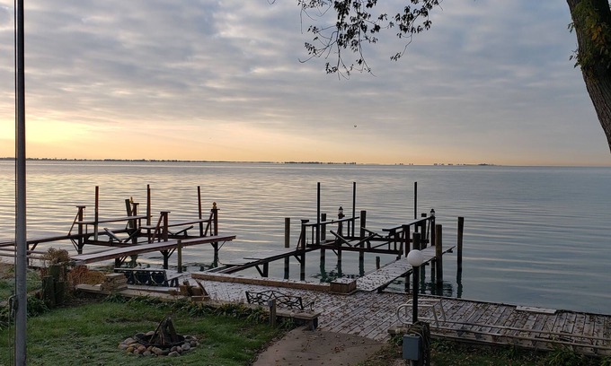 Anchorville Casa | Lake house, 5 bedrooms, 2 baths. and dog friendly