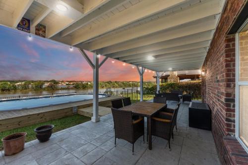 Tarrant County Casa | Lake House - Amazing Views & Pool Lake Arlington