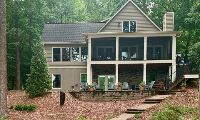 Littleton Casa | LAKE HOUSE Y PONTOON BOAT EN LA HERMOSA POE CREEK COVE EN LAKE GASTON