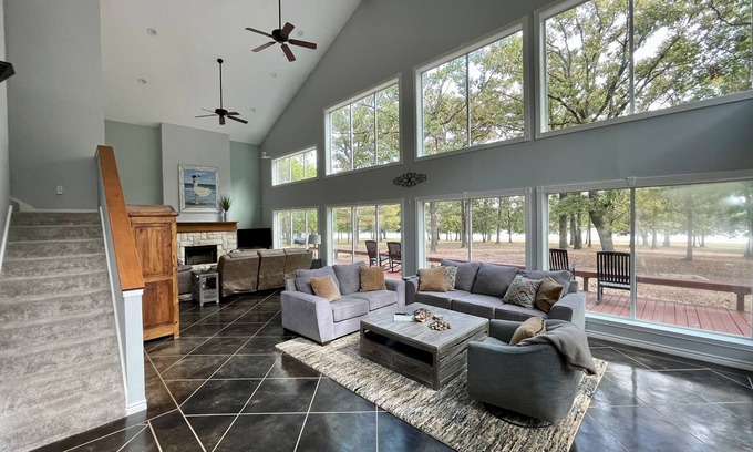 Quinlan Casa | Lake House - Boat Slip - Swim Area - Lake Tawakoni - Fishing - Private