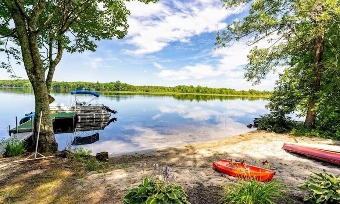 Gardiner Casa | Lake House/Camp Quiet on Lake Pleasant- Hot Tub, Fire Pit, Direct Water Access