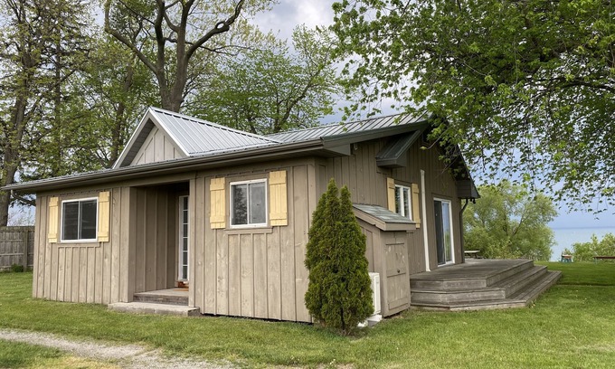 Louth Cabaña | Lake House Cottage on the lake