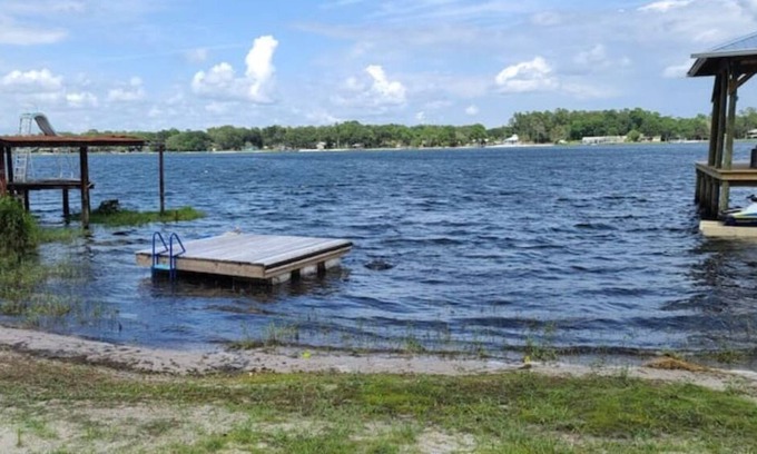 Edgar Casa | Lake House Escape on a private lake