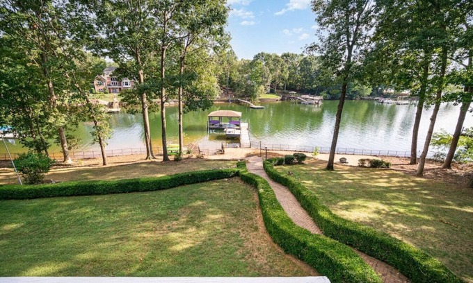 Troutman Casa | Lake House Getaway...Where memories are made and worries are left behind!