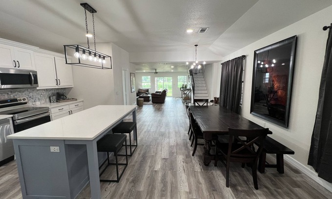Azle Casa | Lake House in quiet neighborhood