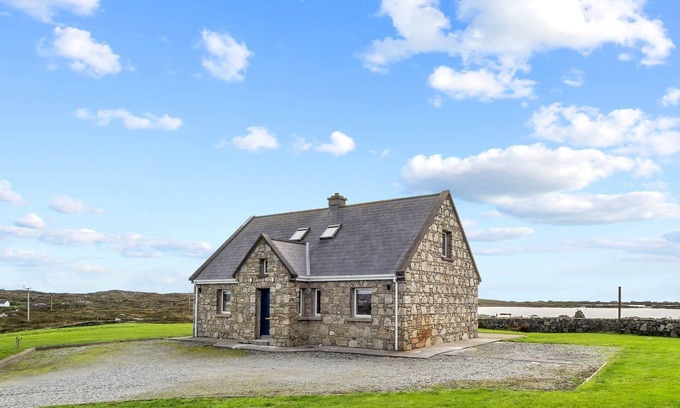 Ballyconneely Chalet De Esquí | Lake House Mannin, holiday maker’s paradise