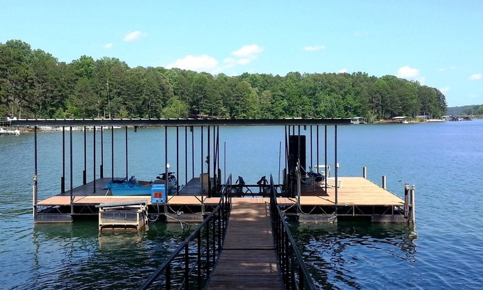 Seneca Casa | Lake House Near Clemson, Priv. Muelle, WiFi, TV de 60 ", Parrilla, Bote a pedal, Aguas profundas