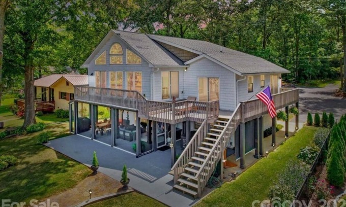 Southmont Cama Y Desayuno | Lake House Oasis at High Rock Lake