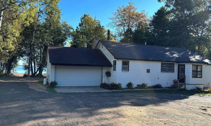 Cheboygan Casa | Lake House of Eagle Cove