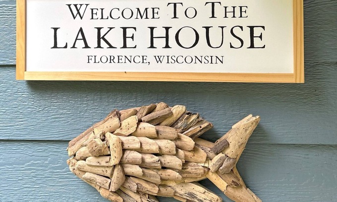 Florence Casa | Lake House on Lake Ellwood - 10 minutes from town and 10 steps to the water!