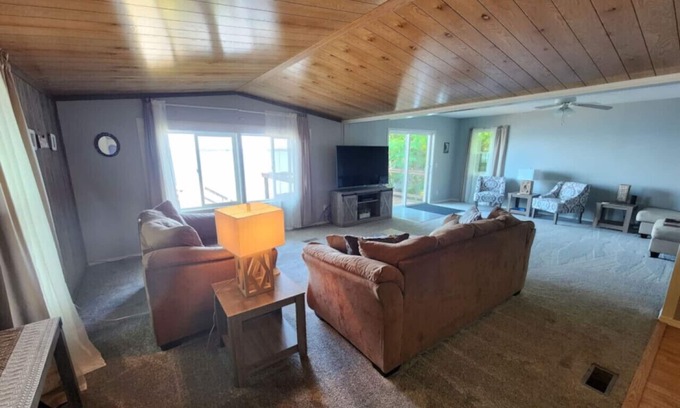 Au Train Casa | Amplio 4 dormitorios y 2 baños completos Lake House on Lake Superior para hasta 8 personas