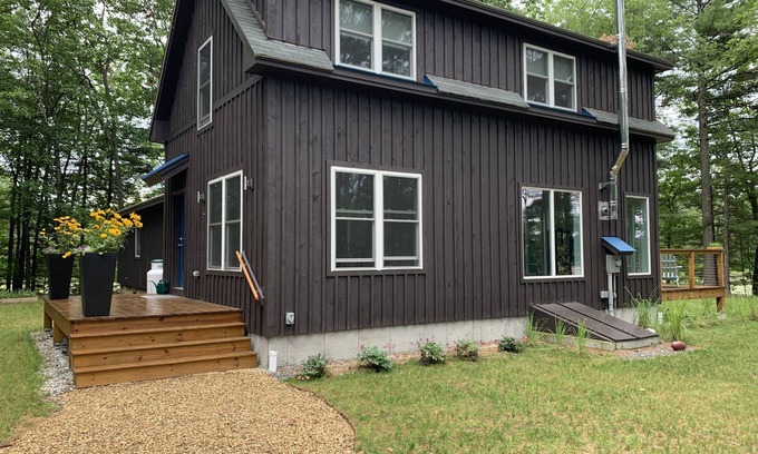 Rindge Casa | Lake House on walking trail near Mount Monadnock