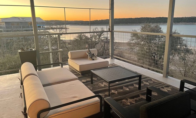 Lakeway Casa | Lake House on Travis