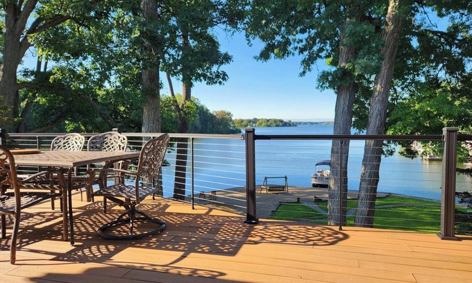 Coldwater Casa | Lake House Rental - NR Pontoon Optional