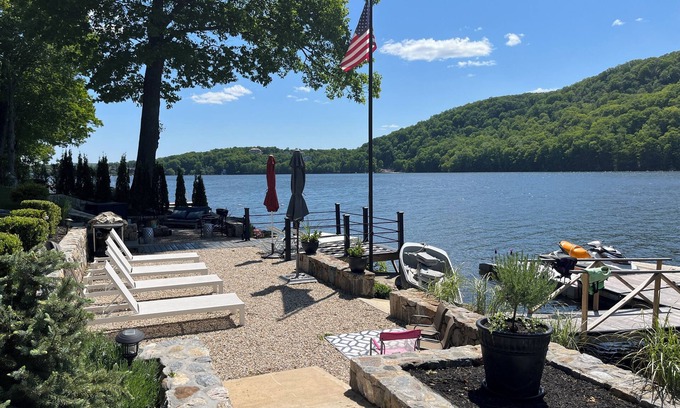 Danbury Casa | Lake House Retreat on beautiful Candlewood Lake