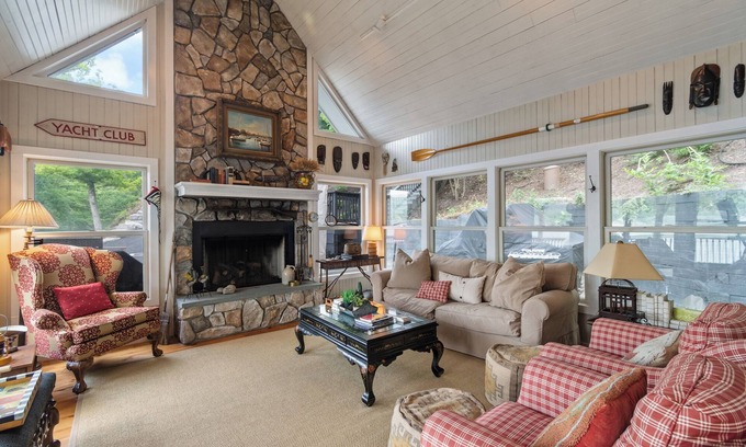 Middlesex Cabaña | Lake House Retreat on Beautiful Canandaigua Lake Sleeps 12