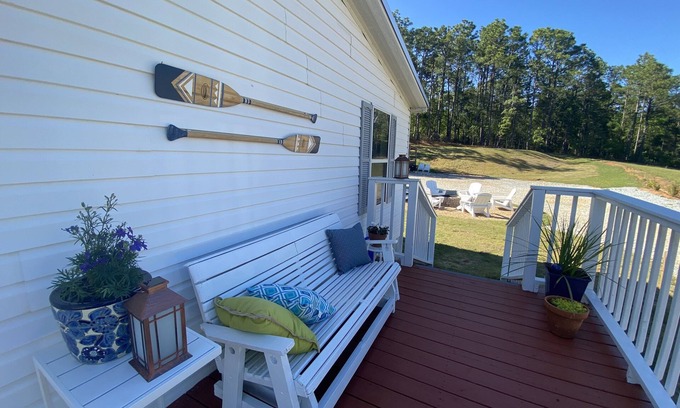 Shorterville Casa | Lake house retreat