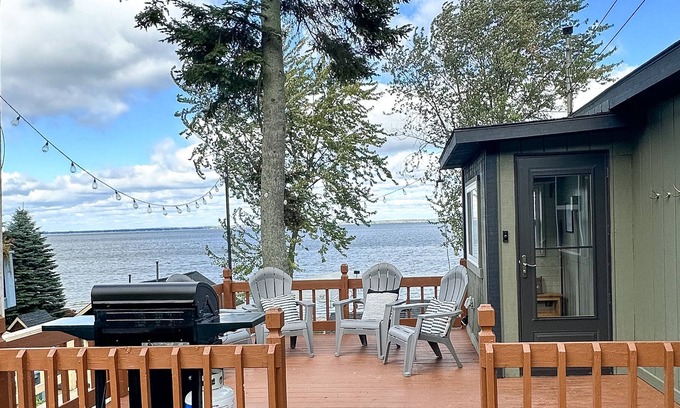 Houghton Lake Cabaña | Lake House, Steps to Lake, Beach, Private Deck