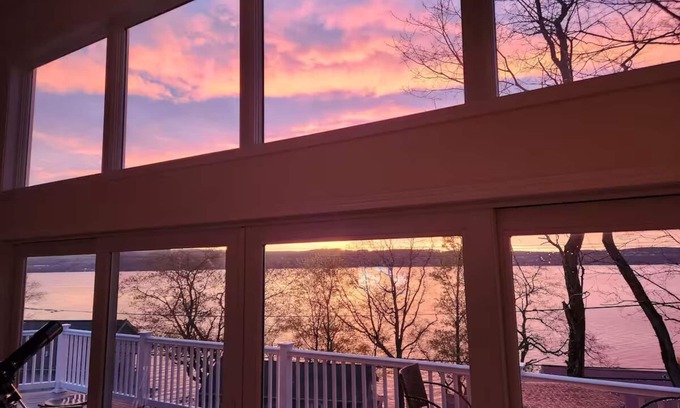 Rushville Casa | Lake House-Sunset Views-HOT TUB-Couples Retreat