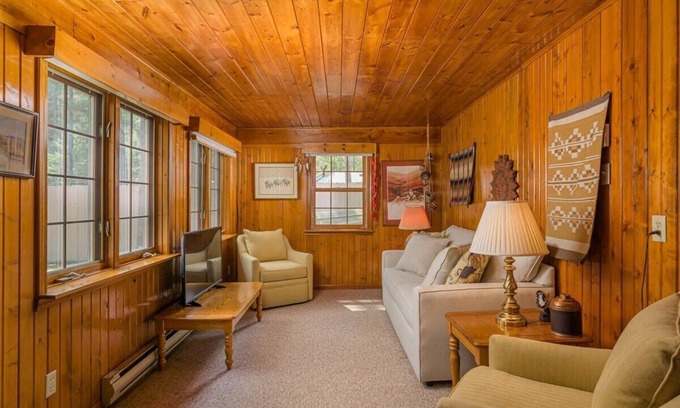 Waupaca Casa | Lake House Vacation Sleeps 12, Private Dock