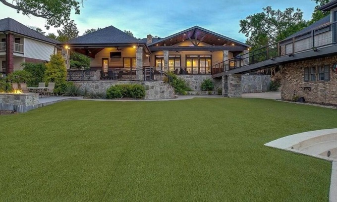 Lake Country Casa | Lake house with 5 bedrooms total including guest house, outdoor kitchen etc.