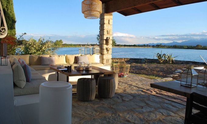 Aleria Casa | Casa del lago con vistas increíbles y el agua salada Piscina en Córcega