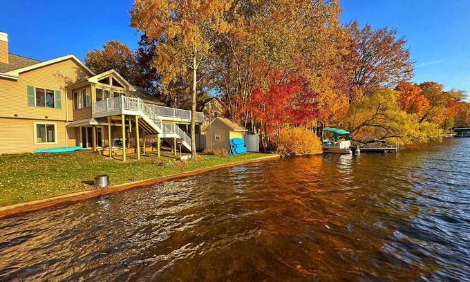 Smyrna Cabaña | Lake House with great fishes and swimming near Grand Rapids