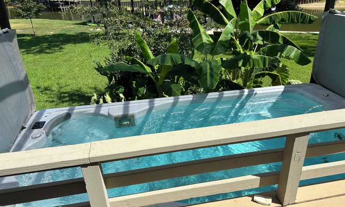 Tool Casa | Lake House with great lake views, Swim Spa, Large Porch ,Boat dock pet freinly