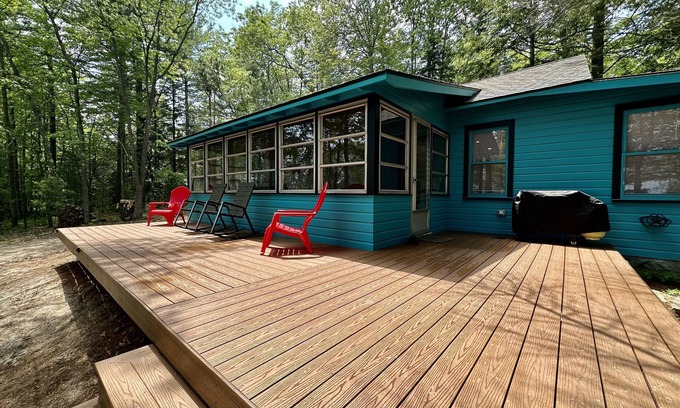 Oscoda Cabaña | Lake Huron beach-front cottage