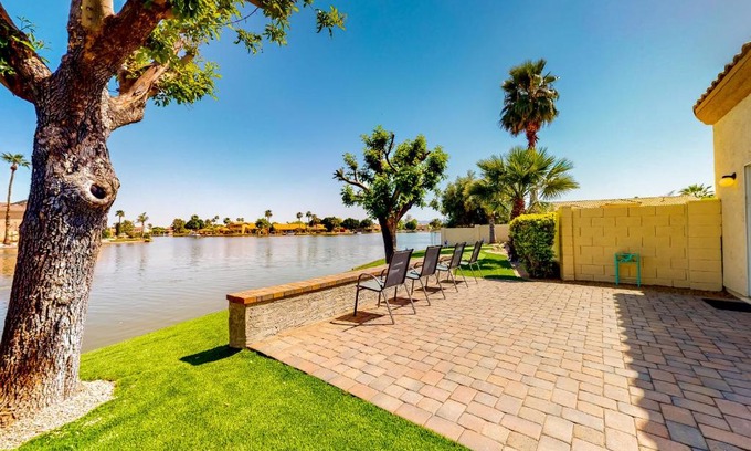 Garden Lakes Casa | Lake in the Desert