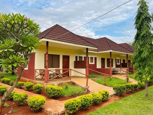 Tsavo West Complejo | Lake Jipe Eco Lodge