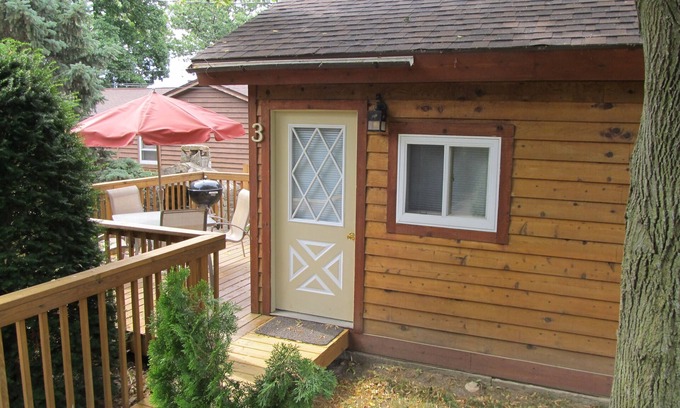 Stoughton Cabaña | Lake Kegonsa cedar efficiency cottage