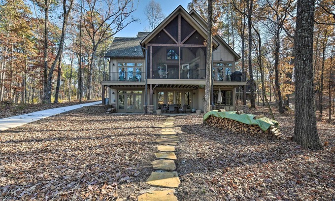 Seneca Cabaña | Lake Keowee Cottage w/ Deck & Private Dock!