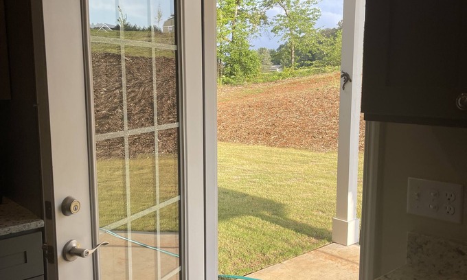 Seneca Casa | Lake Keowee Country Cottage centrally located to 3 lakes & many charming towns