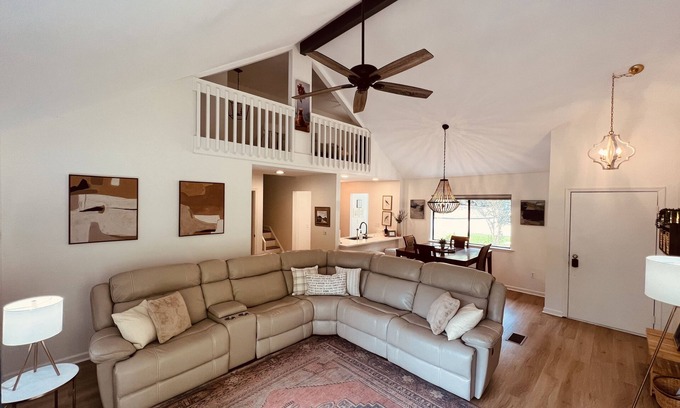 Salem Casa | Lake Keowee Home near Clemson, golf, hiking, boating