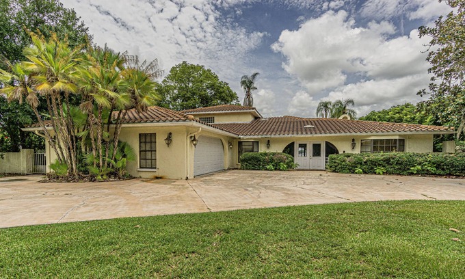 Lake Keystone Casa | Lake Keystone Executive home