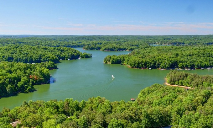 Gainesville Casa | Escapada al lago Lanier con muelle de 2 pisos en las hermosas montañas del norte de Georgia