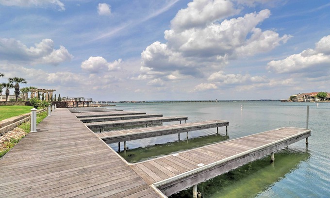 Horseshoe Bay Condominio | Lake LBJ Condo w/ Balcony & Shared Boat Docks