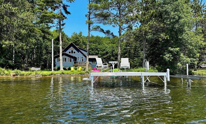 Hayward Cabina | Lake LCO in Hayward, level southwest facing lake lot, 4 bedroom cabin
