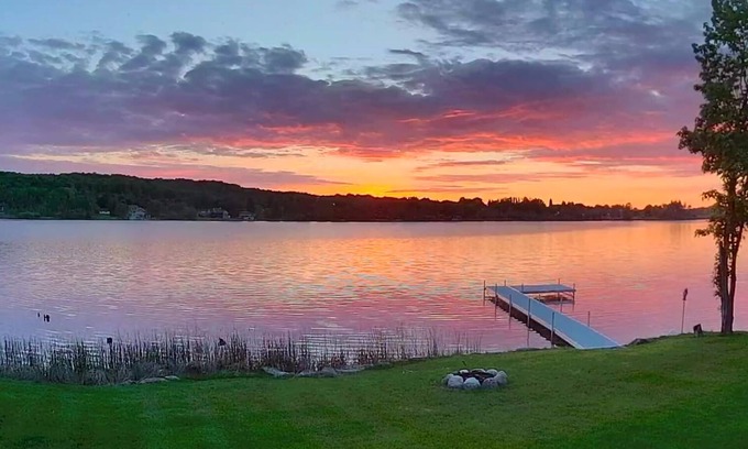 Lake Leelanau Casa | Lake Leelanau Waterfront Home: 10 min to Leland, Suttons Bay, Lake Michigan