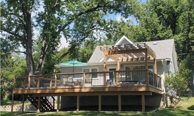 Newville Casa | LAKE LIFE! AMAZING HOME FOR A GETAWAY! BOOK 3 NIGHTS GET 4TH FREE!