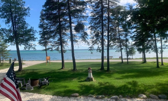 Pointe Aux Pins Cabina | Lake Life at its best! Enjoy this Cabin on Bois Blanc Island.