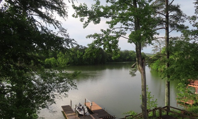 Gaylesville Casa | Lake life at its best. Lots of options for activities. Very pet friendly!