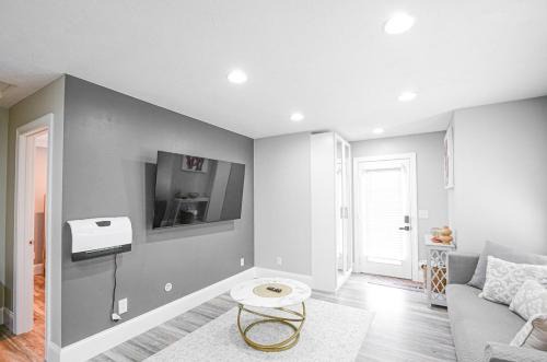 Plymouth Casa | Lake Life Meets City Vibes