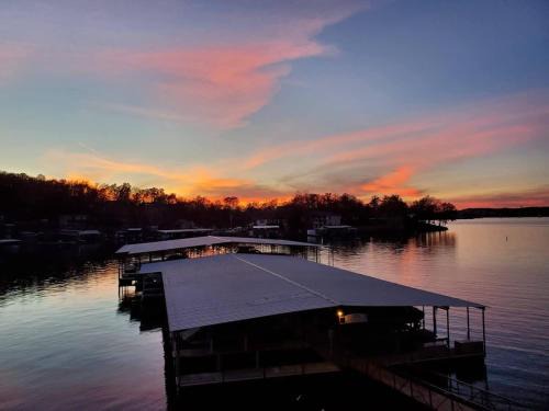 Osage Beach Casa | Lake Life Reimagined -best location best view 17mm