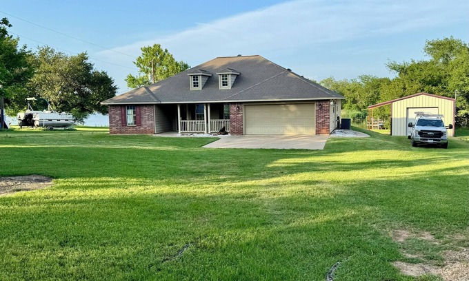 Jewett Casa | Lake Limestone Hideaway, Charming 3-bedroom house Pool, Hot Tub, WiFi in Jewett