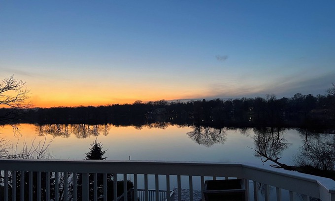 Wonder Lake Casa | Lake living does NOT get any better than this!