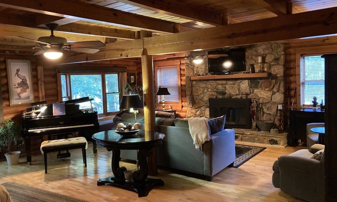 Chapin Casa | Lake living in a relaxed family and pet-friendly home