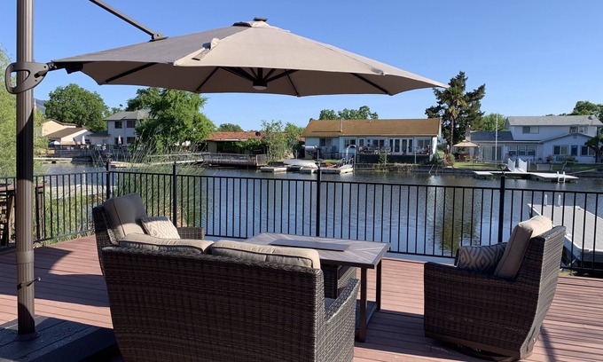 Lakeport Casa | Lake Living on the Water - Casa de alquiler con muelle privado en Lakeport (Clearlake)
