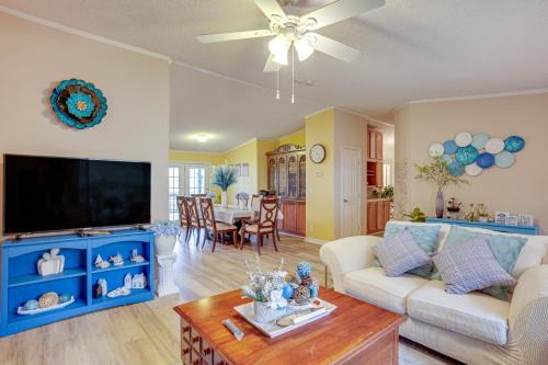 Oakhurst Casa | Lake Livingston Home with Dock and Deck!